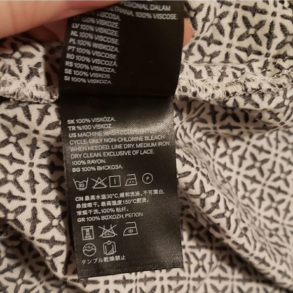 Black and White Patterned Divided Romper - Picture 6 of 6